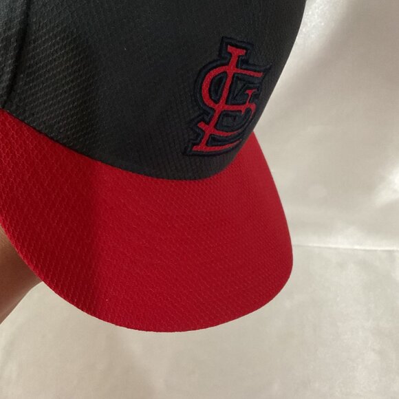 New Era 59FIFTY St. Louis Cardinals Fitted Hat 7 5/8 MLB Official Cap Black & Re - Picture 7 of 7